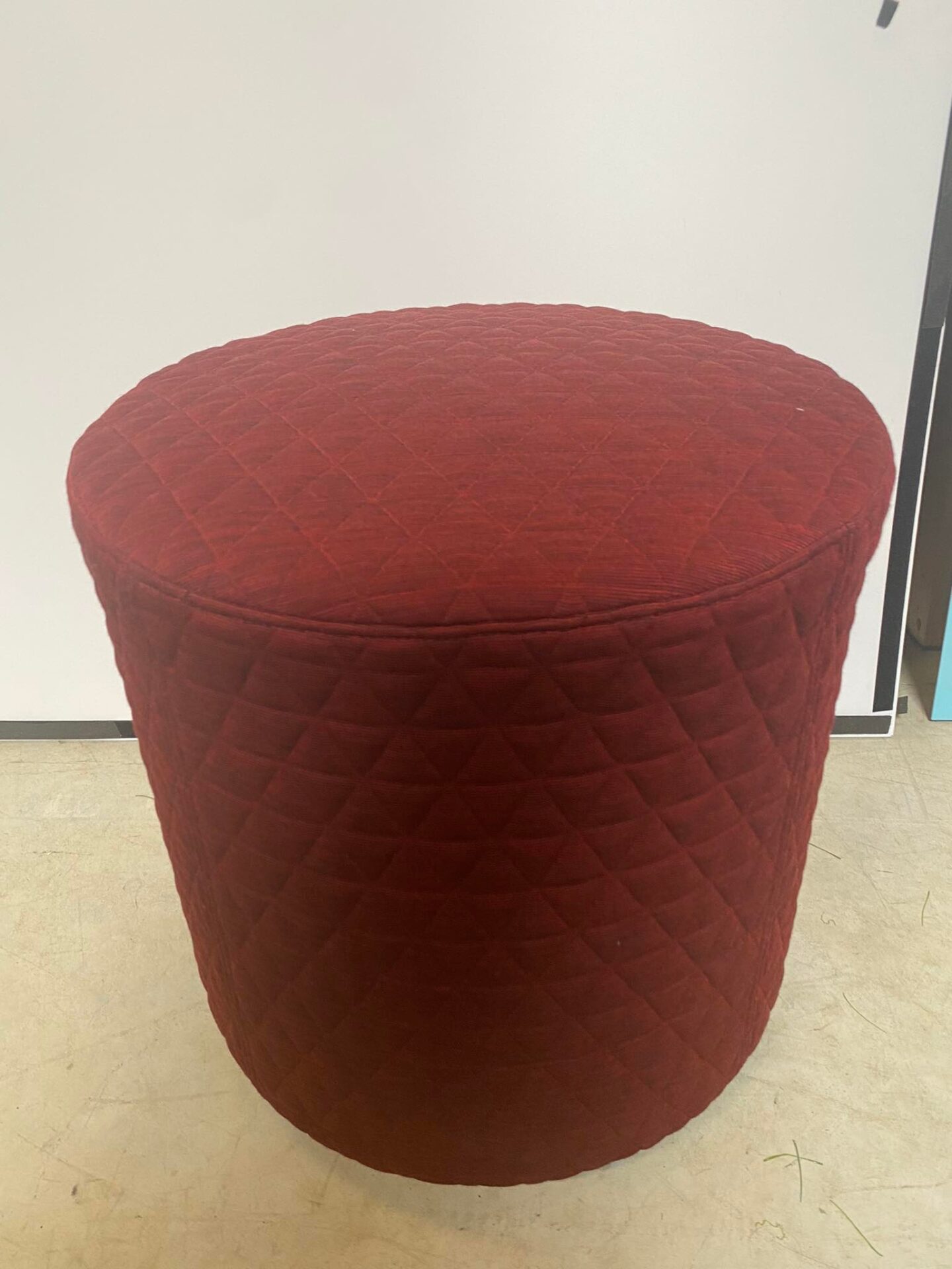 MOBITEC CHEESE POUF RED